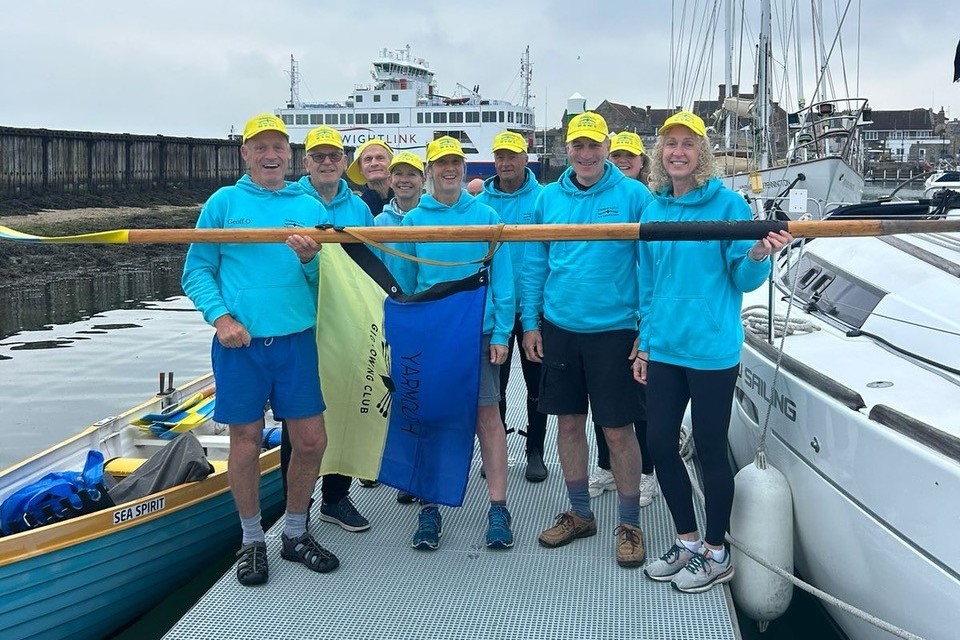 ROWERS TO CARRY 12FT OAR ACROSS ISLE OF WIGHT IN WALK THE WIGHT CHALLENGE