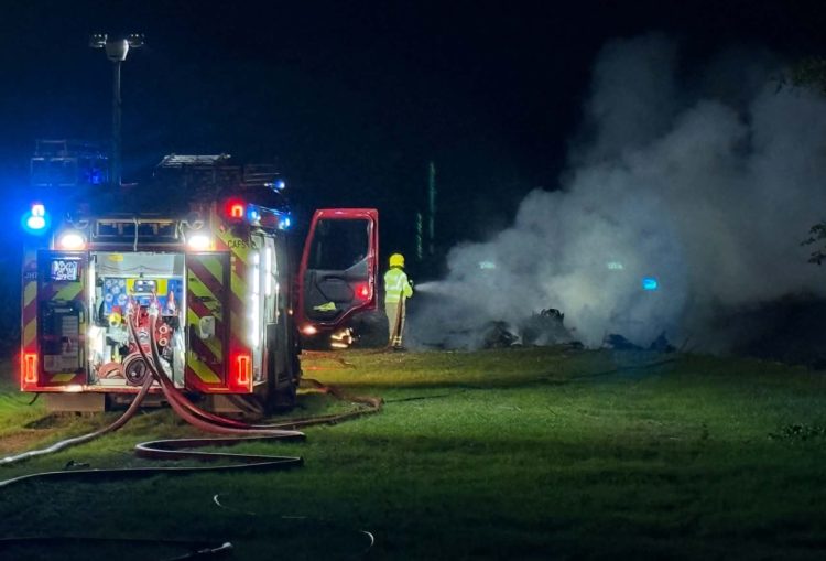 FIREFIGHTERS TACKLE GARDEN WASTE FIRE BEHIND CALBOURNE PUB