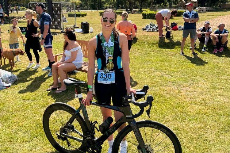 MISSED ALARM AND BIKE DRAMA FAIL TO STOP WIGHT TRI’S JADE CLAIMING VICTORY