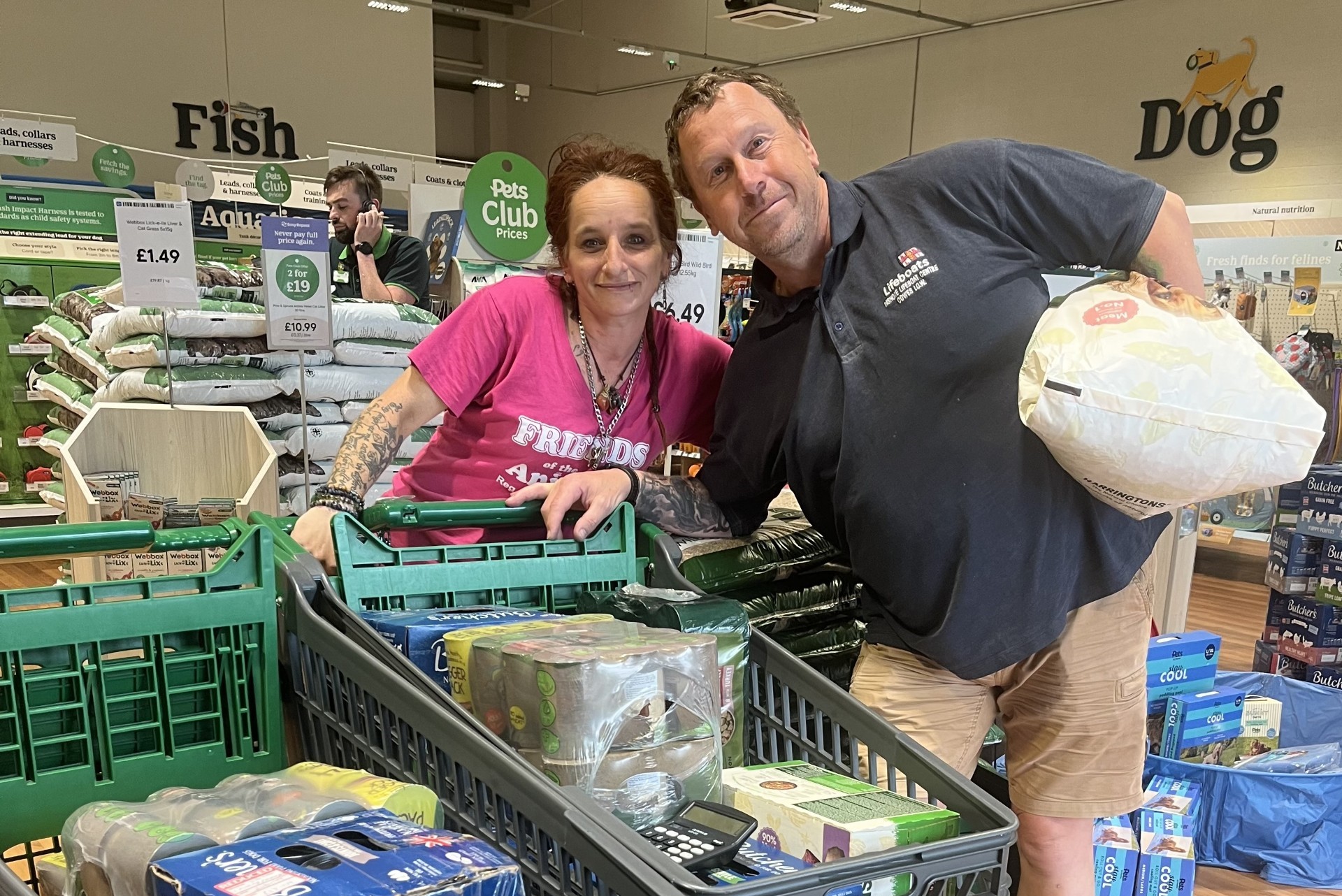 RANDOM ACT OF KINDNESS SEES STRANGER PAY FOR RESCUE DOG FOOD SHOP