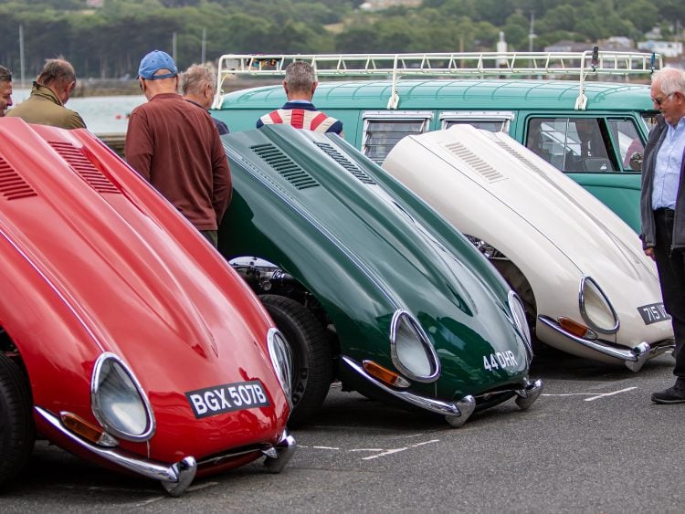 MAYOR JOINS CROWDS AS COWES CLASSICS DAY RETURNS TO THE PARADE