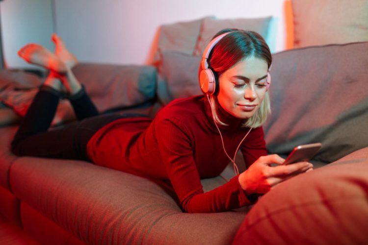 HOW TO STAY IN CONTROL OF ONLINE ENTERTAINMENT