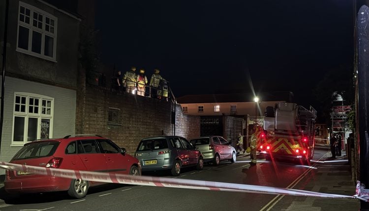 CIVILIAN ON POUNDLAND ROOF SEES MULTIAGENCY RESPONSE