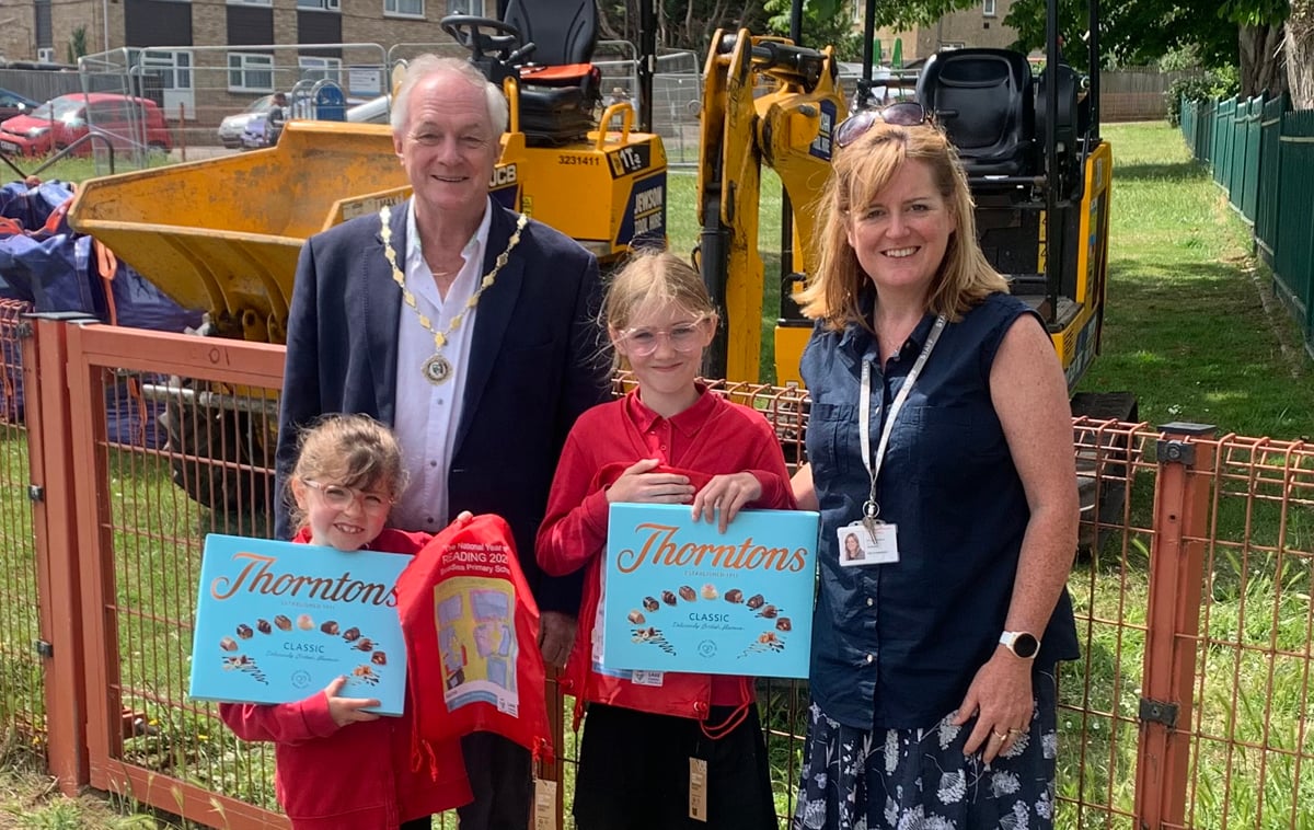 BROADLEA PUPILS CELEBRATE BOOK BAG SUCCESS AND SUPPORT PLAY PARK PROJECT