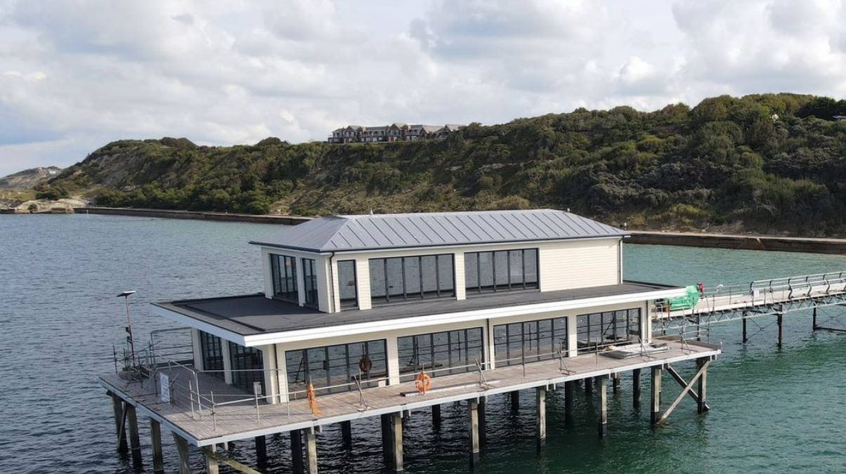 COUNCILLORS SUPPORT TOTLAND PIER HOLIDAY HOME PLANS – BUT WANT CAFE TO RETURN