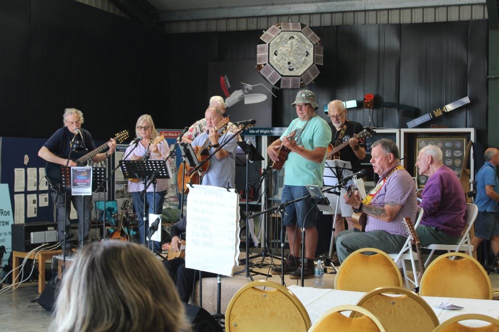 MEN IN SHEDS FESTIVAL DRAWS LARGE CROWDS TO SANDOWN AIRPORT