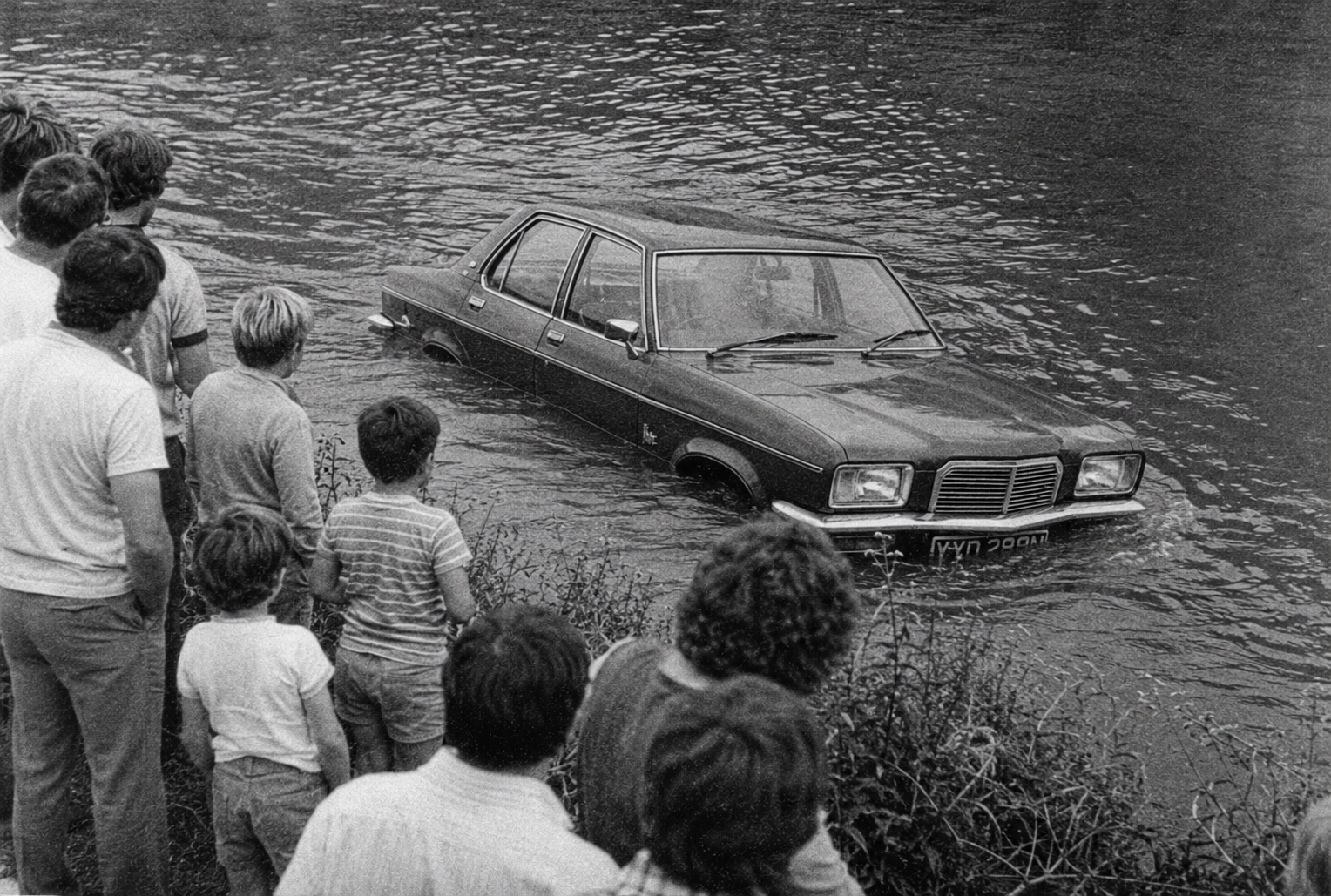 50 YEARS AGO A VAUXHALL VICTOR TRIED TO FLY ACROSS THE MEDINA