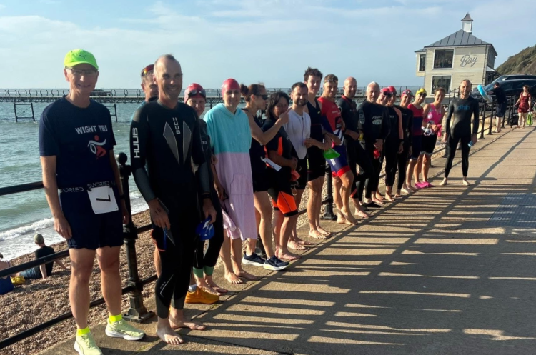 TOTLAND AQUATHON KICKS OFF WIGHT TRI’S SUMMER SERIES IN TESTING CONDITIONS