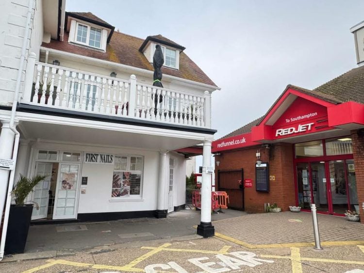 POPULAR COWES NAIL SHOP ANNOUNCES SUDDEN CLOSURE