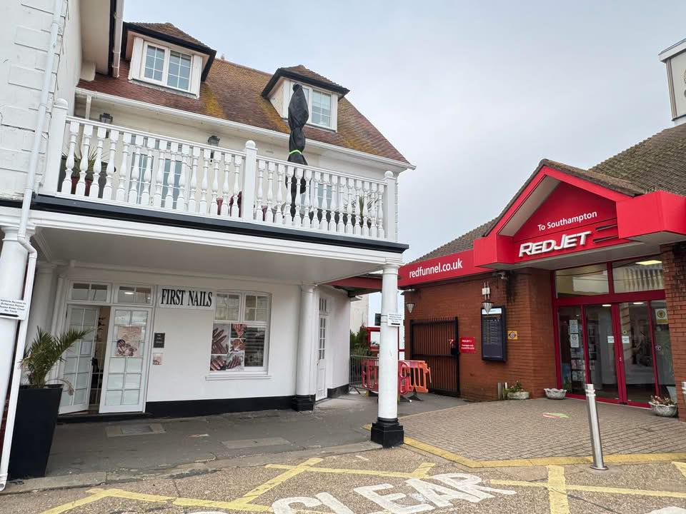 POPULAR COWES NAIL SHOP ANNOUNCES SUDDEN CLOSURE