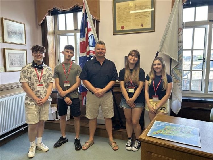 ISLE OF WIGHT STUDENTS APPLAUDED AT COUNTY HALL AFTER REACHING UK NATIONAL FINAL