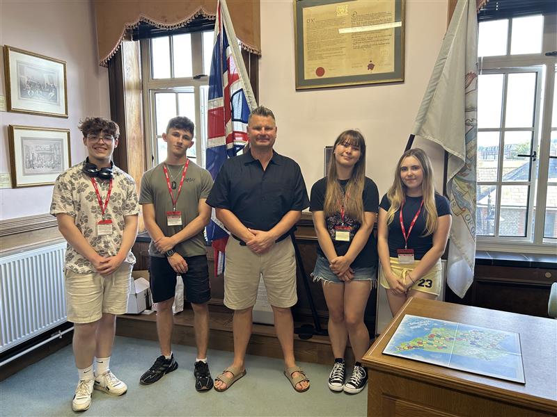 ISLE OF WIGHT STUDENTS APPLAUDED AT COUNTY HALL AFTER REACHING UK NATIONAL FINAL