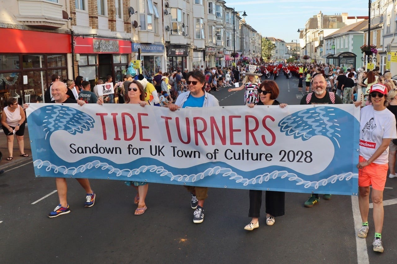 SANDOWN TIDE TURNERS TAKE TOWN OF CULTURE MESSAGE TO CARNIVAL CROWDS