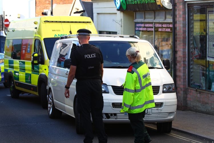 CYCLIST KNOCKED OFF BIKE IN HIGH STREET HIT