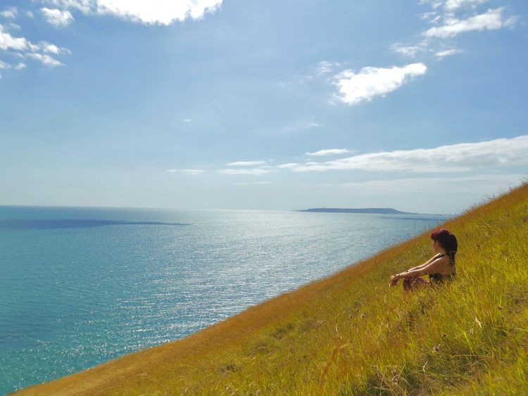 HOW LEISURE TIME DIFFERS BETWEEN ISLANDERS AND MAINLANDERS