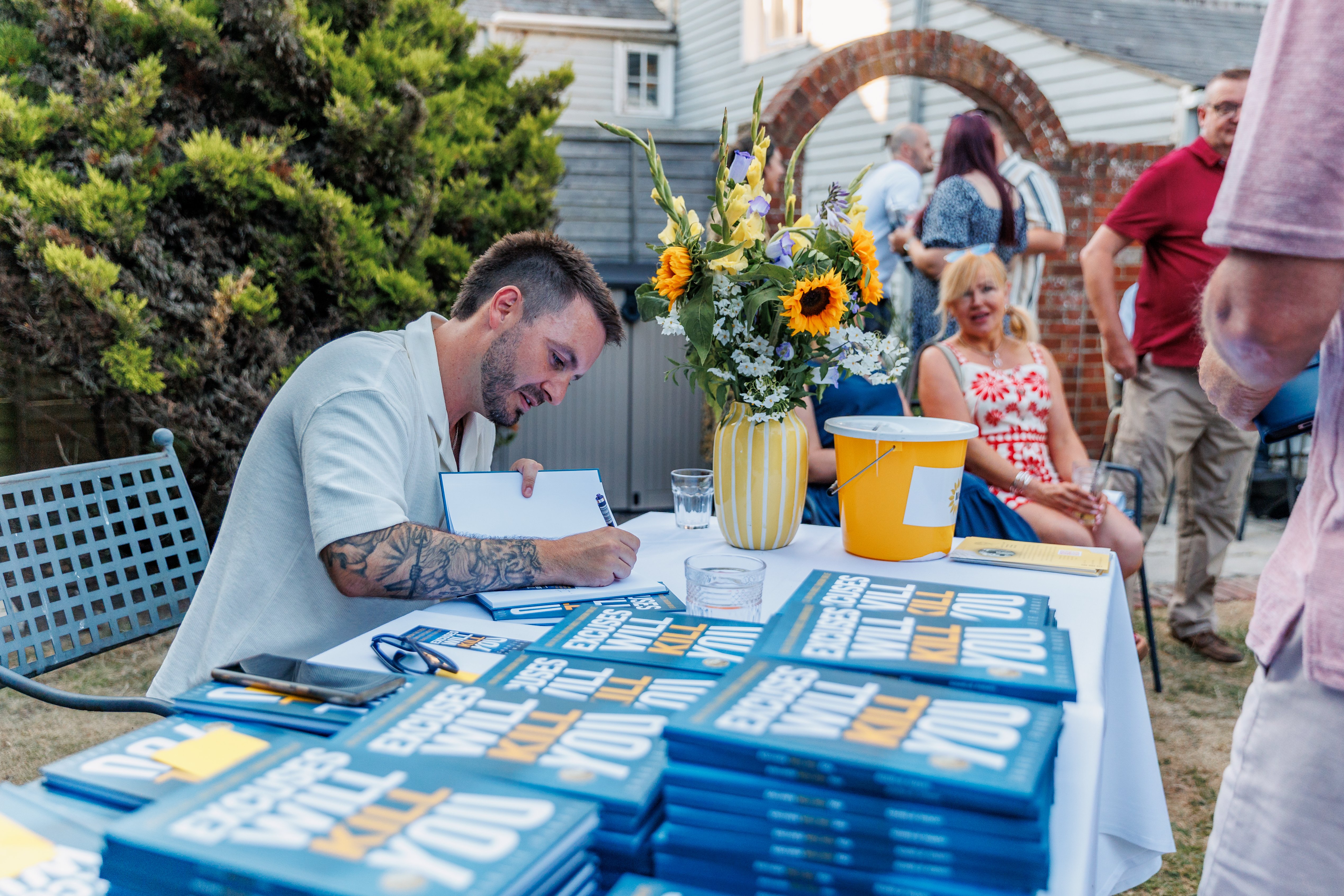 ISLE OF WIGHT ENTREPRENEUR RAISES OVER £1,200 FOR MOUNTBATTEN AT DEBUT BOOK LAUNCH