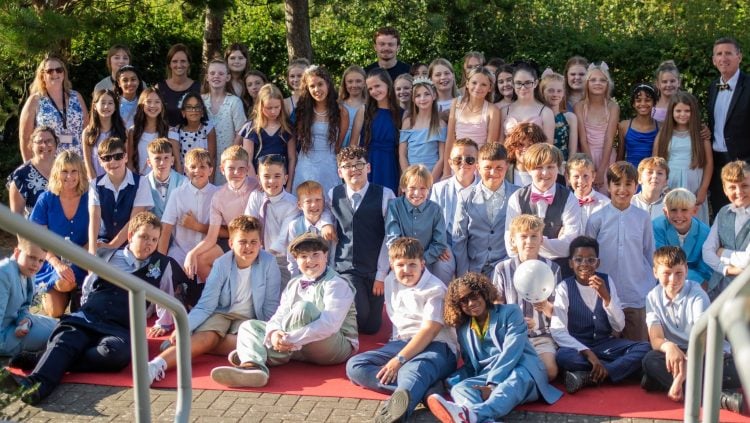 YEAR 6 PUPILS ACROSS 3 ISLE OF WIGHT SCHOOLS CELEBRATE IN STYLE AT LEAVERS PROM