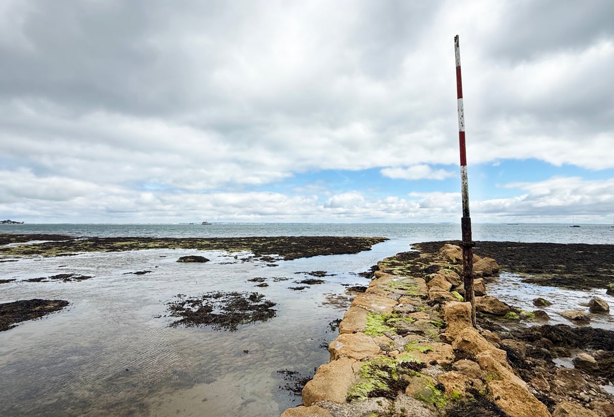 GROYNE POLE CLIMB ENDS IN POTENTIALLY LIFE-CHANGING FALL AT BEMBRIDGE