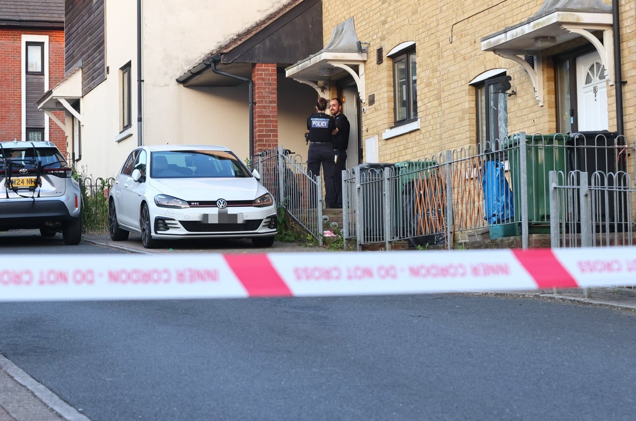 MAN FIGHTING FOR LIFE AFTER STABBING AS POLICE CORDON OFF SANDOWN HOME