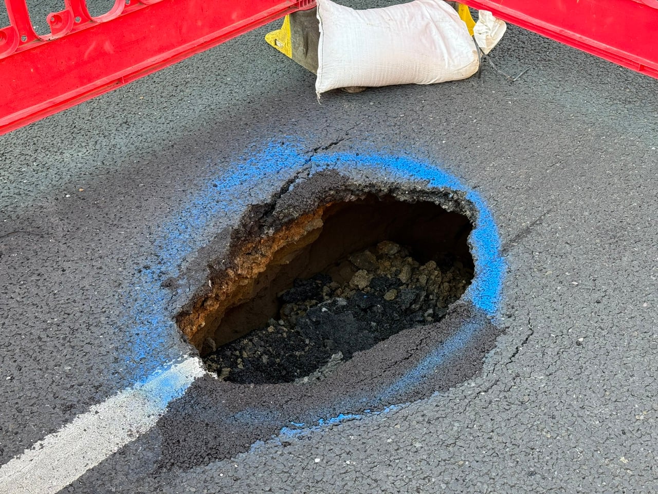 SINK HOLE OPENS UP IN SHANKLIN FORCING MAIN ROAD CLOSURE