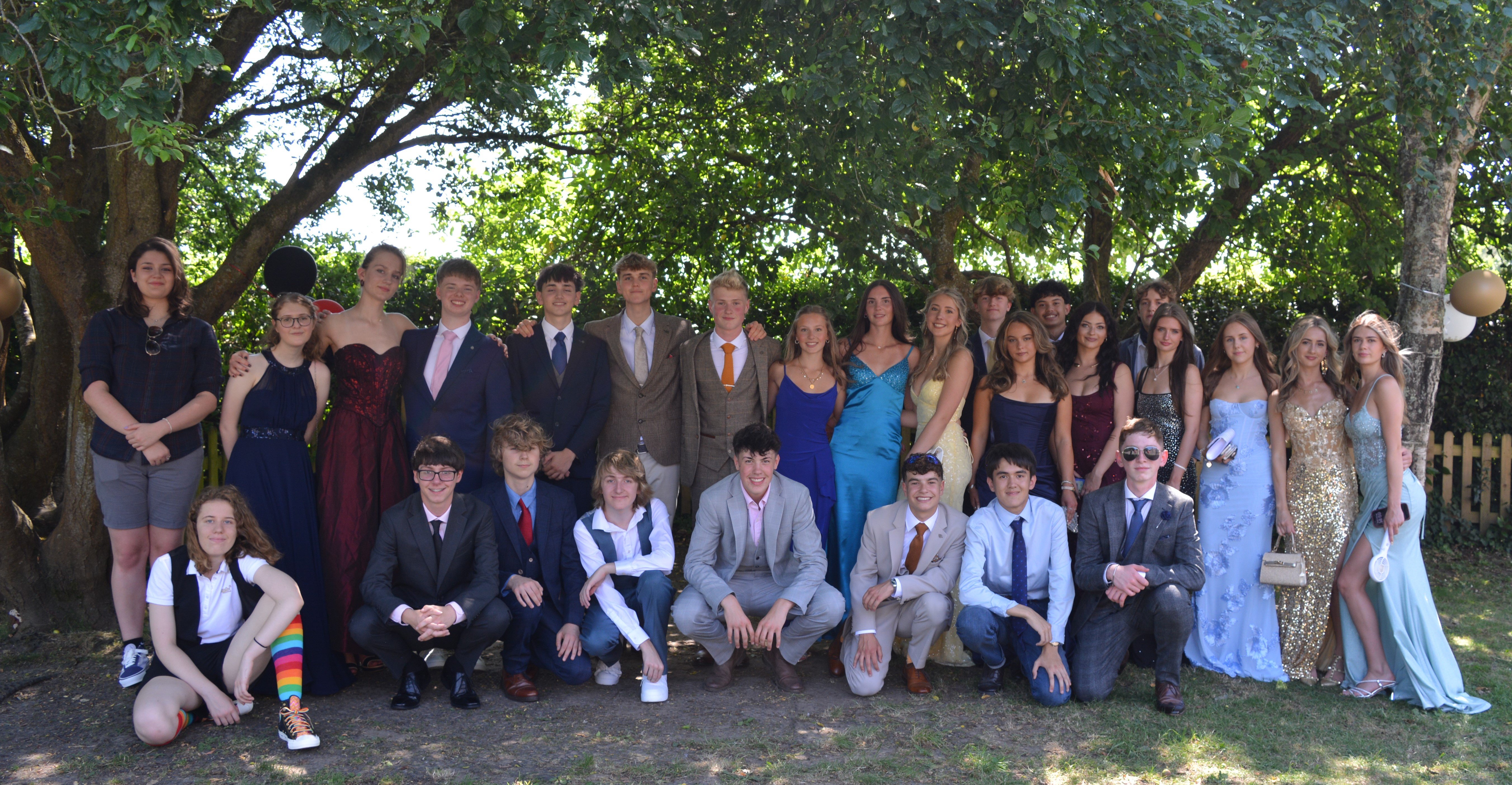 PRIORY SCHOOL YEAR 11 LEAVERS CELEBRATE IN STYLE AT ANNUAL PROM