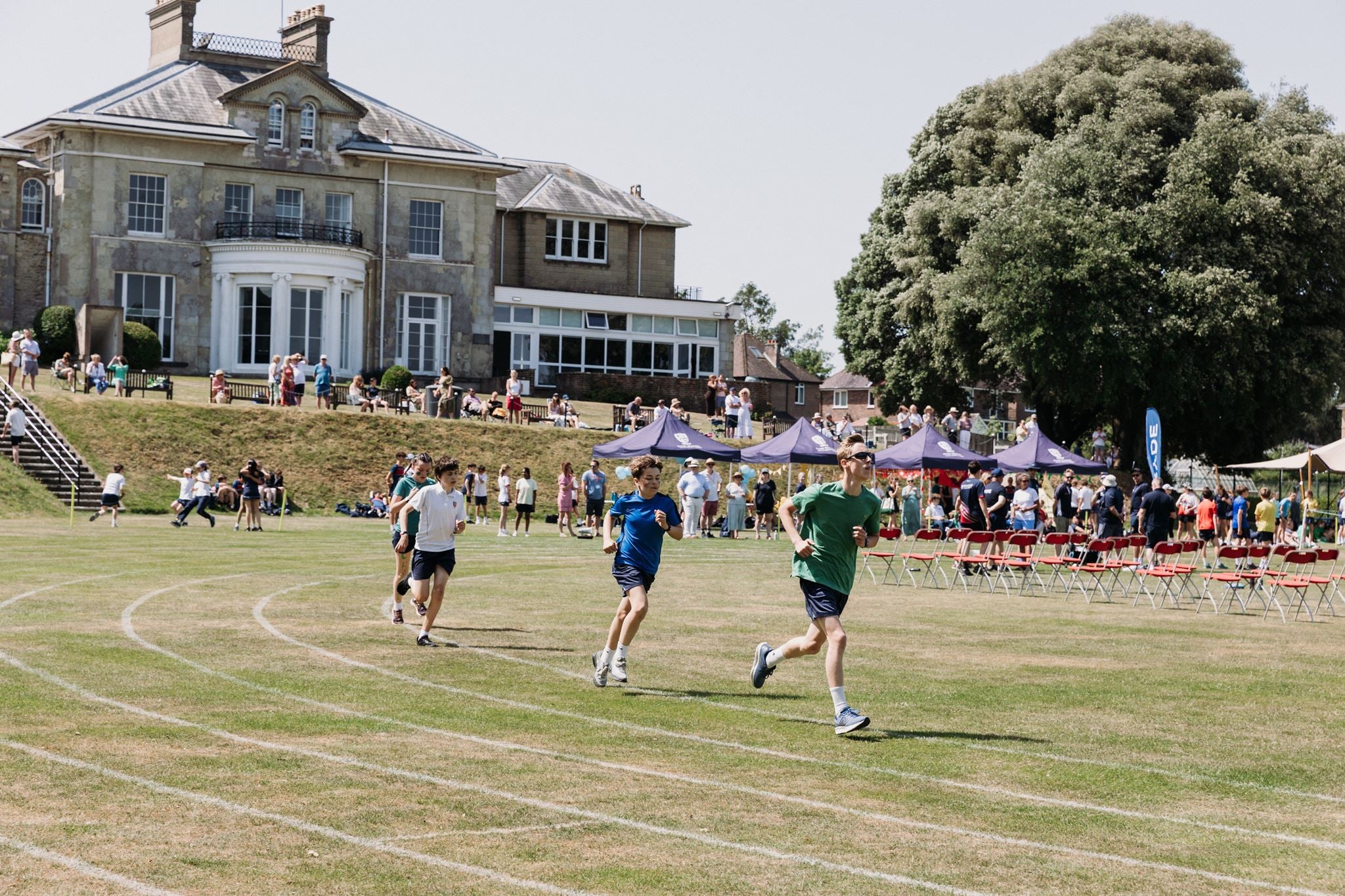 JOIN THE FANCY DRESS 3K AS WIGHT GAMES FESTIVAL SUPPORTS 3 CHARITIES