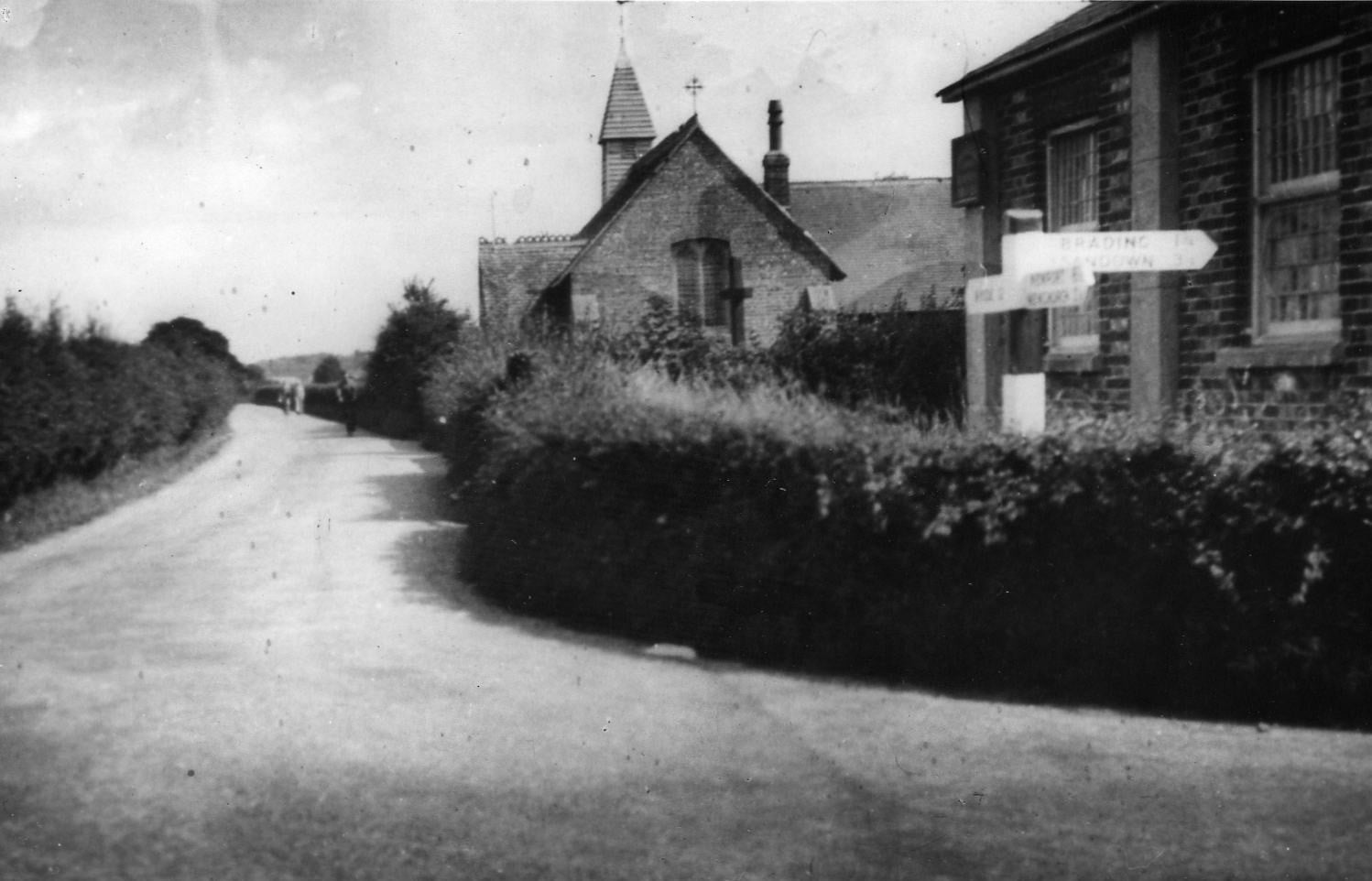 ASHEY – THE SETTLEMENT BENEATH THE BARROWS