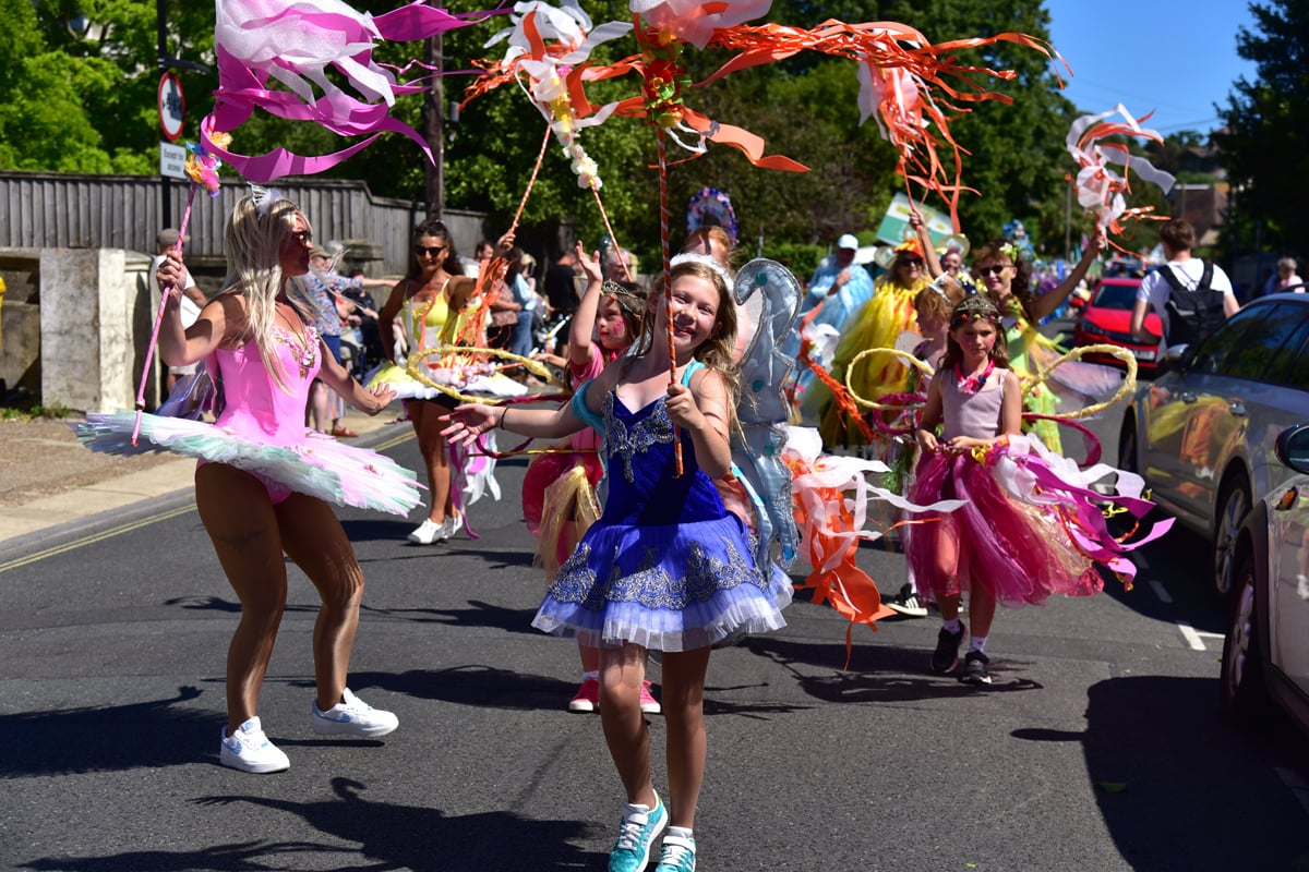 THOUSANDS ENJOY SUNSHINE AND SPECTACLE AT IW MARDI GRAS 2026 AS RYDE COMES ALIVE