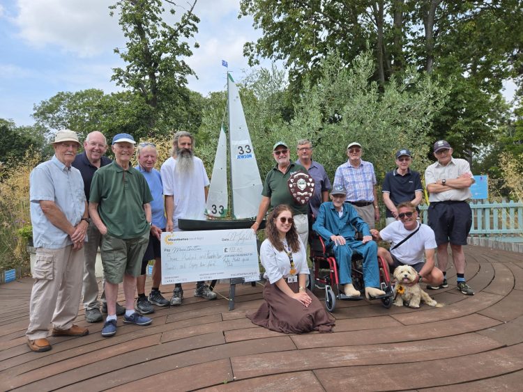RYDE MODEL YACHT CLUB DONATES £722 TO MOUNTBATTEN AFTER CHARITY RACE