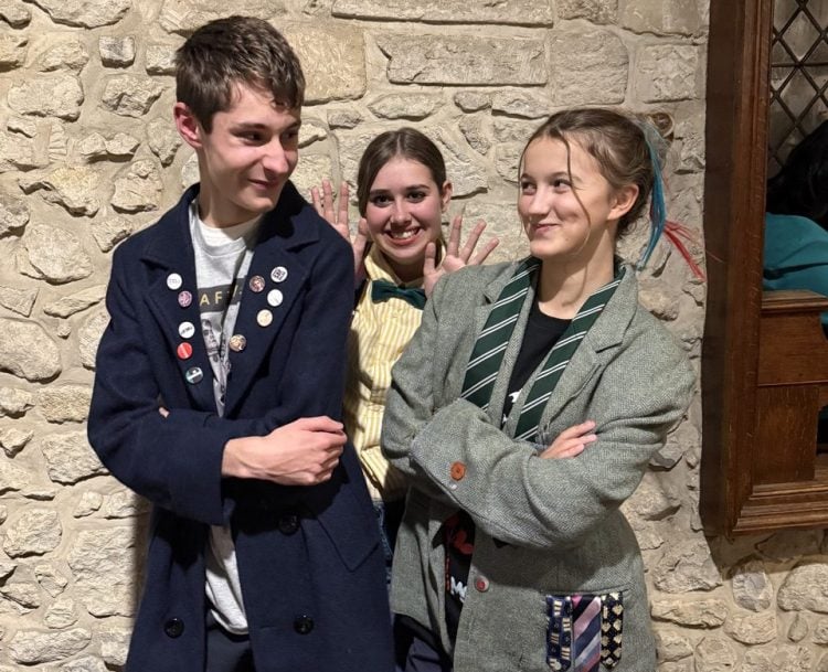 BRADING TOWN HALL RETURNS TO THEATRE AS YOUNG PERFORMERS STAGE MUSICAL
