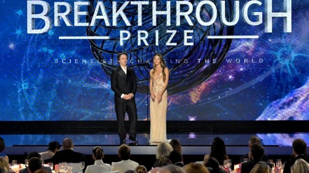 YURI MILNER BUILT A PRIZE FOR SCIENTISTS. HE ALSO BUILT ONE FOR THE PEOPLE WHO EXPLAIN THEM.