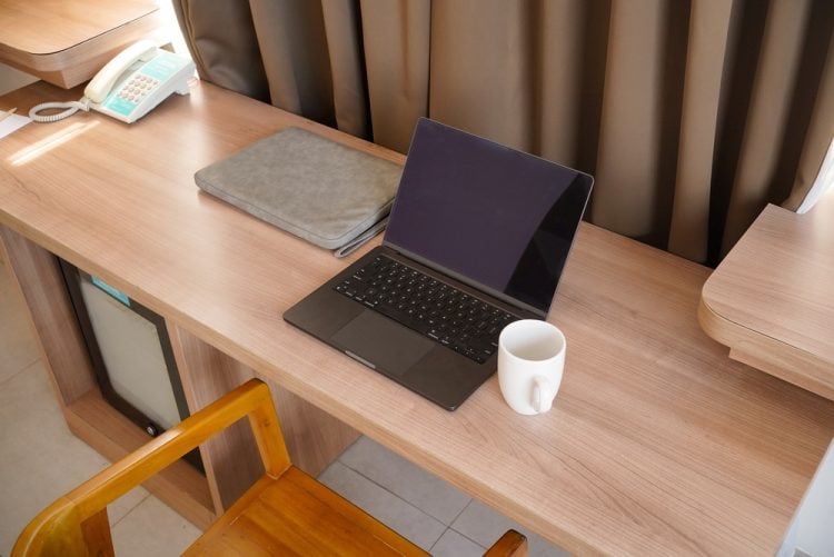 CREATE A HOME OFFICE THAT HELPS YOU FEEL BETTER AND WORK BETTER