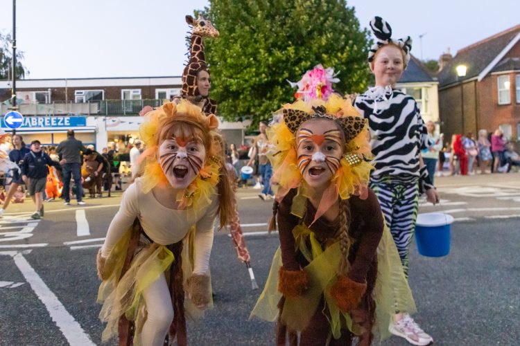 PICTURE GALLERY: EAST COWES CARNIVAL RETURNS WITH ANOTHER SPECTACULAR COMMUNITY CELEBRATION