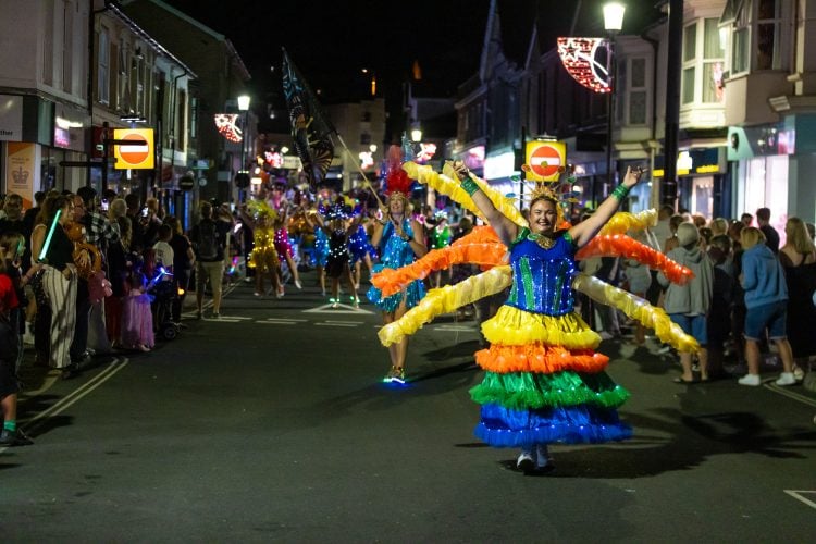 PHOTOS: SHANKLIN LIGHTS UP FOR SPECTACULAR ILLUMINATED CARNIVAL