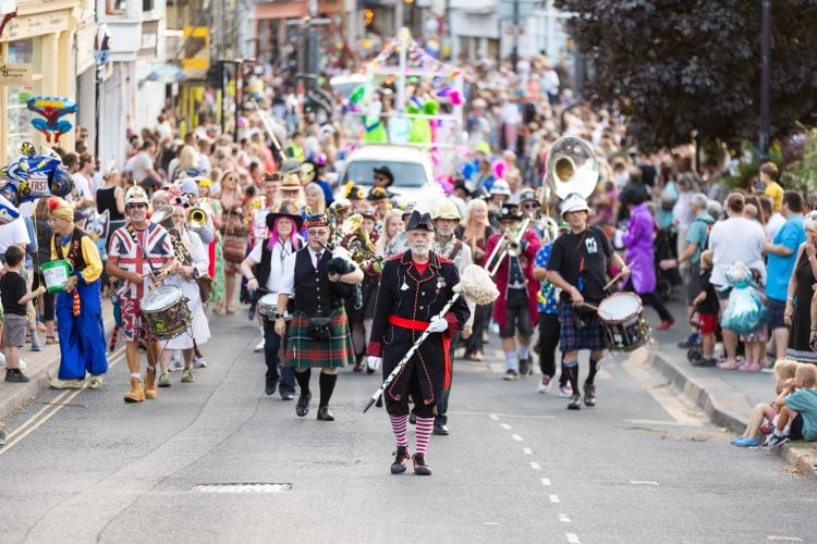PHOTOS: VENTNOR’S STREETS FILLED WITH COLOUR, MUSIC AND CARNIVAL SPIRIT