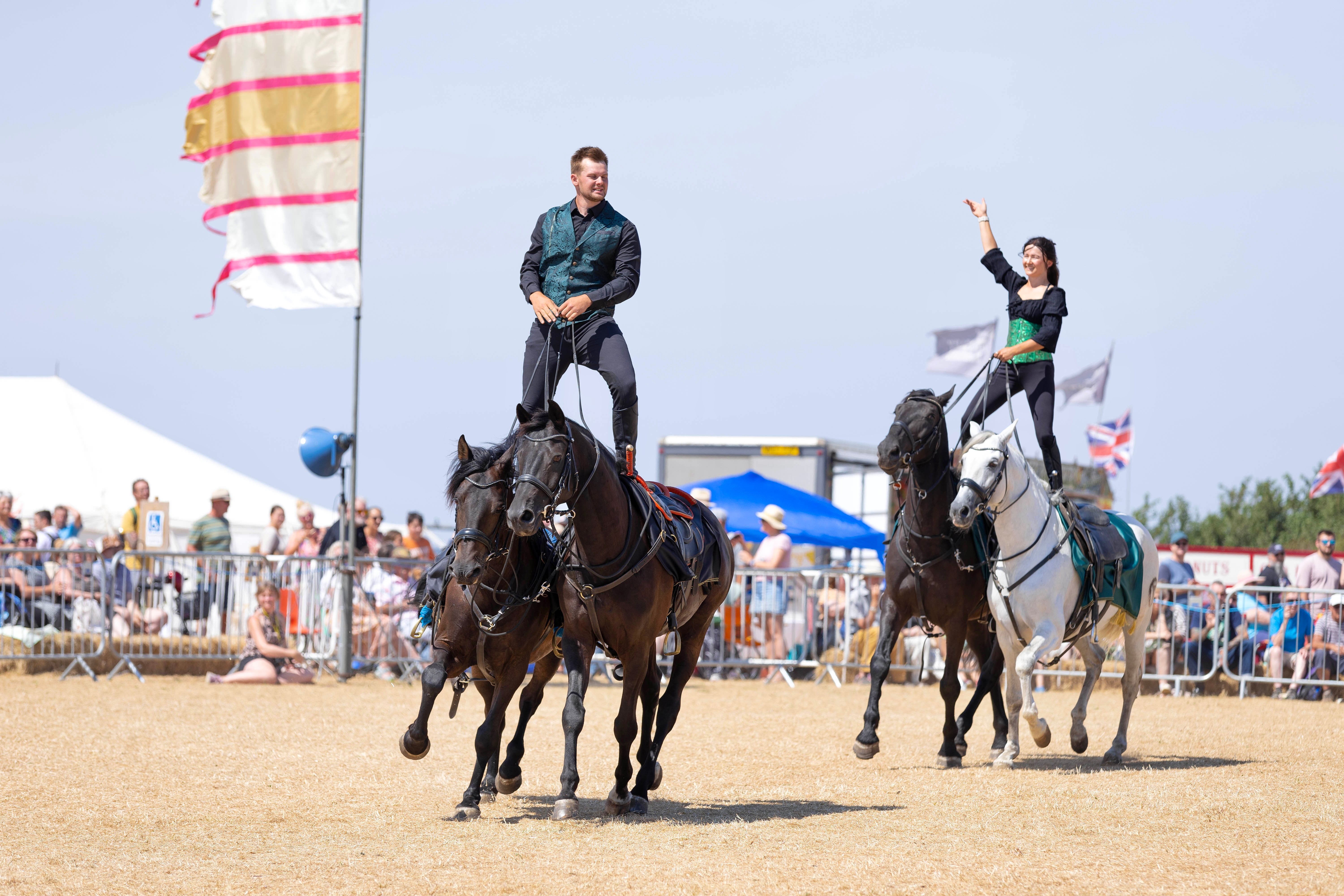 THOUSANDS FLOCK TO 98TH CHALE SHOW FOR SUNSHINE AND FAMILY FUN