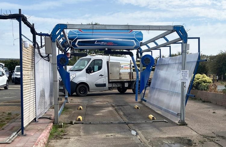 SHALFLEET CAR WASH TO CLOSE AFTER SOUTHERN WATER FINDS ‘SERIOUS HEALTH HAZARDS’