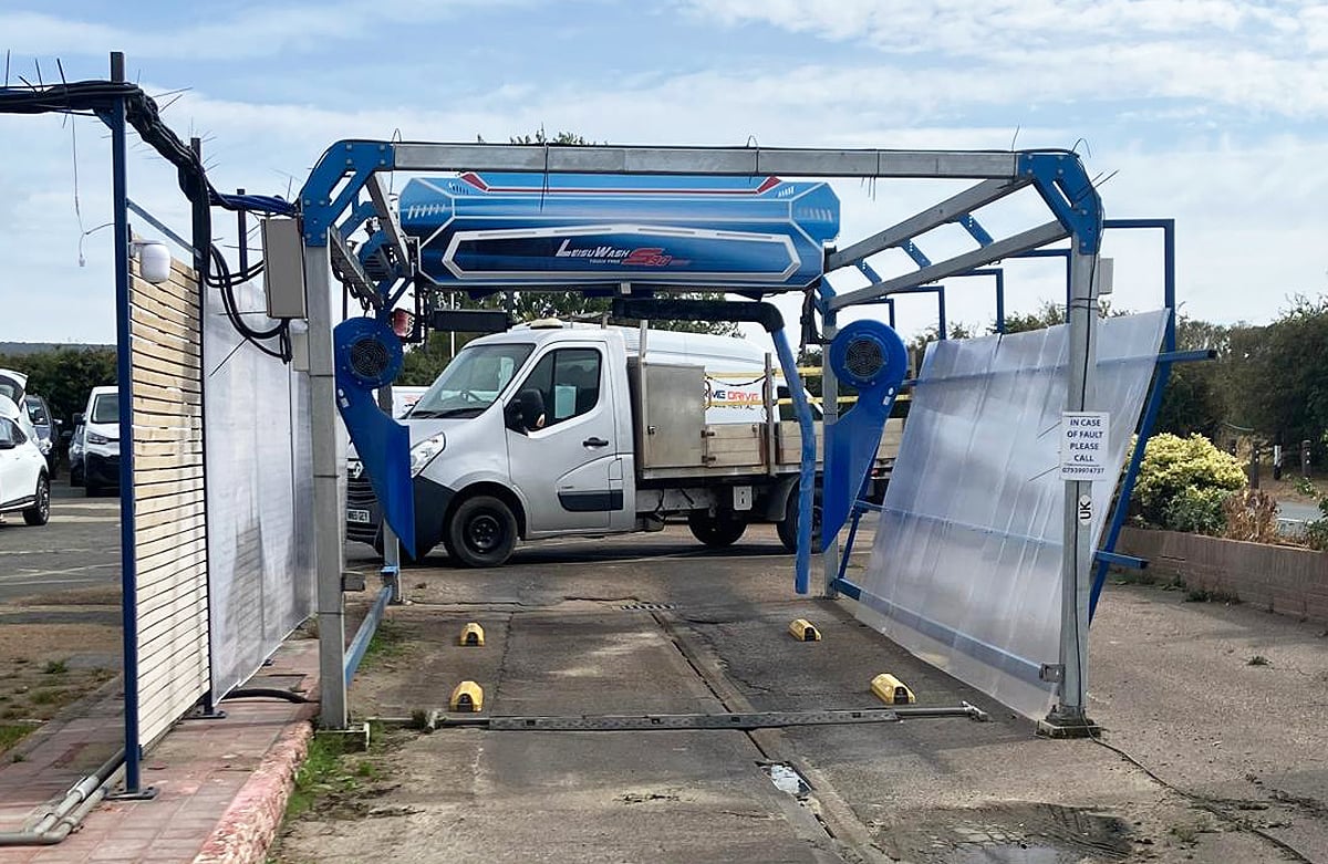 SHALFLEET CAR WASH TO CLOSE AFTER SOUTHERN WATER FINDS ‘SERIOUS HEALTH HAZARDS’