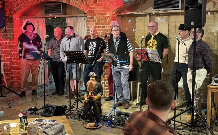EAST COWES SHANTY BRINGS FAVOURITE SONGS TOGETHER FOR FIRST-EVER ALBUM