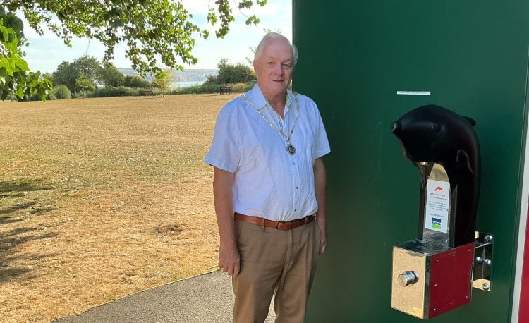 NEW WATER REFILL STATION OPENS AT LAKE CLIFF GARDENS