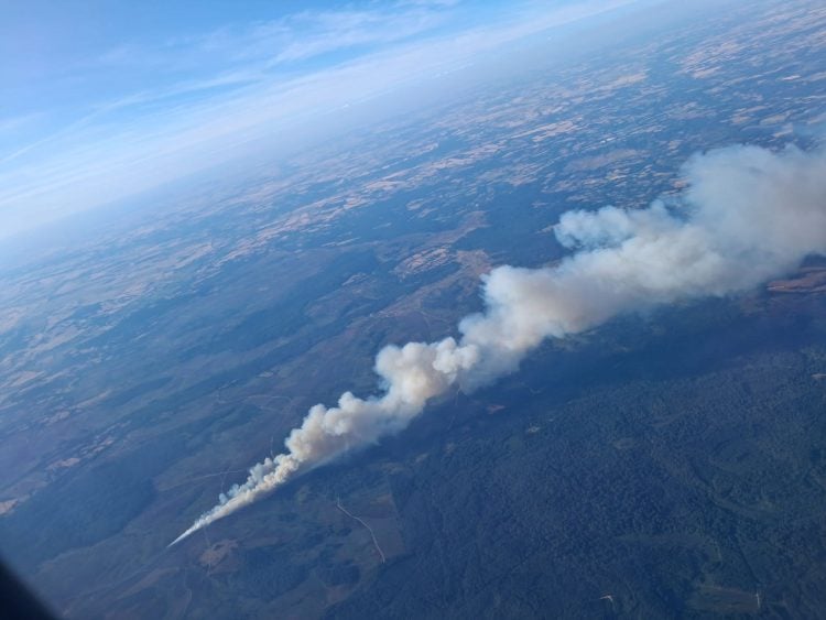 ISLANDERS URGED TO CLOSE WINDOWS AS NEW FOREST FIRE SMOKE SPREADS