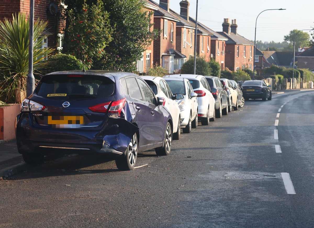 LATE-NIGHT CRASH LEAVES SEVERAL VEHICLES DAMAGED IN SANDOWN – POLICE YET TO PROVIDE UPDATE