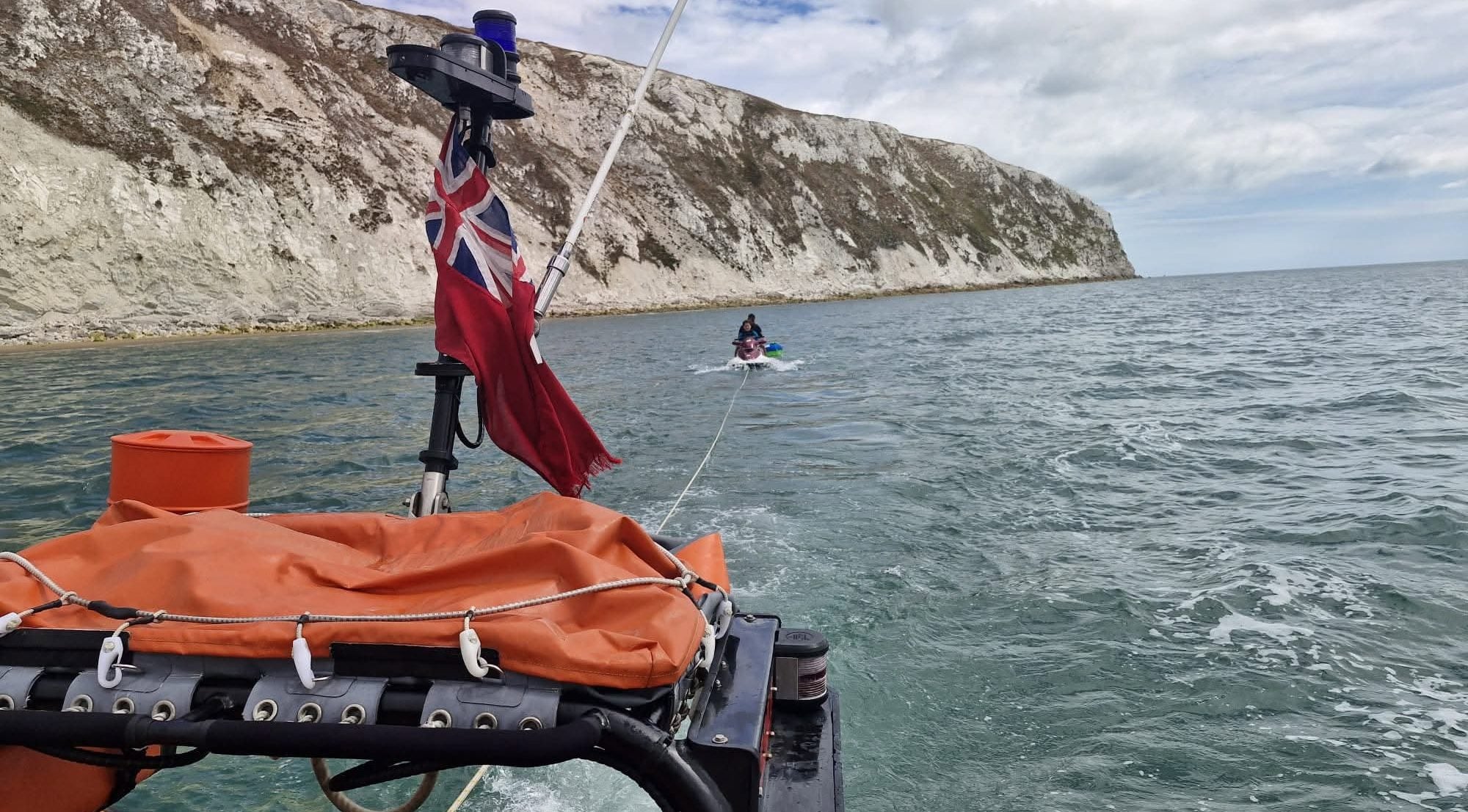 JET SKIERS TOWED TO SAFETY BY INDEPENDENT LIFEBOAT AFTER BREAKDOWN OFF YAVERLAND