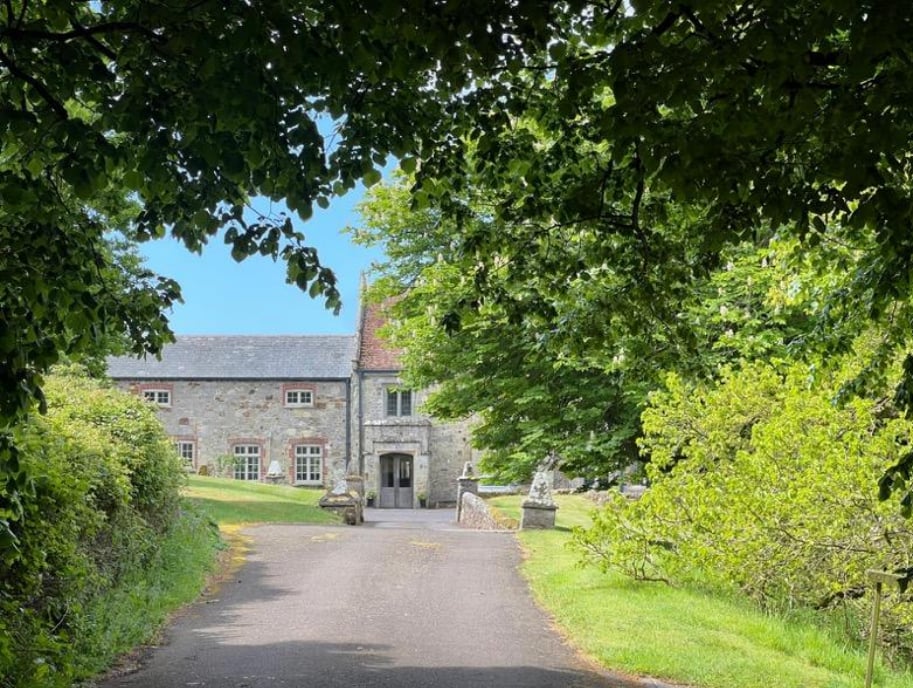PLANS TO HOLD WEDDINGS AT HISTORIC ISLE OF WIGHT BARN GET GREEN LIGHT