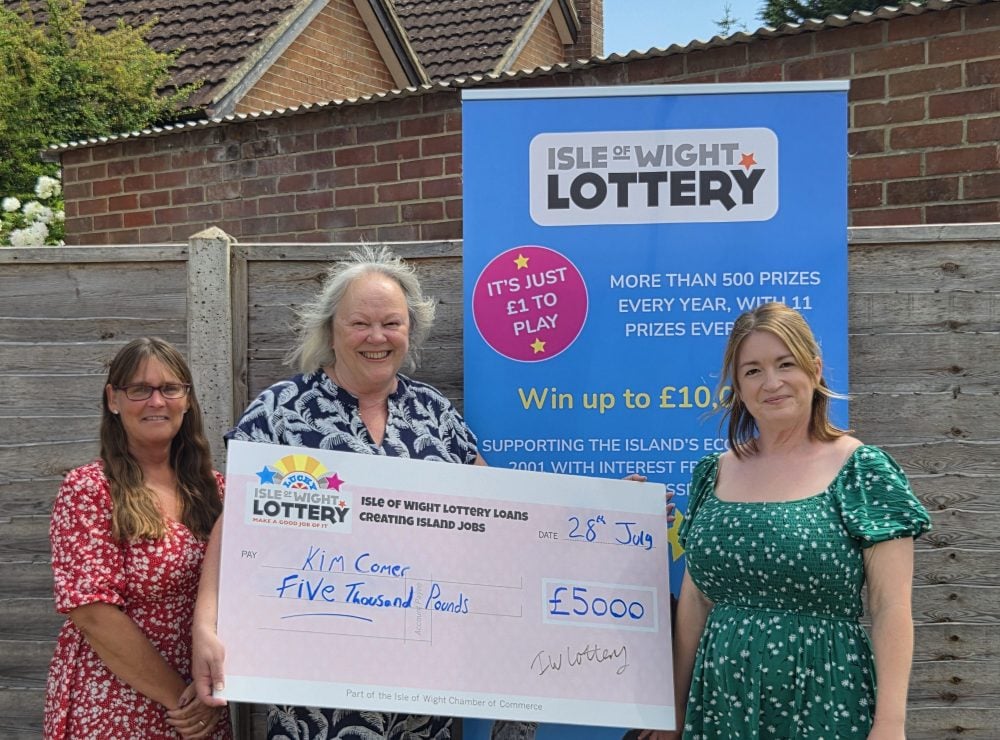 NORTHWOOD WOMAN WINS ISLE OF WIGHT LOTTERY’S SUMMER £5K PRIZE