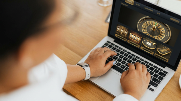 HOW TECHNOLOGY INVESTMENT SHAPES THE ONLINE CASINO MARKET