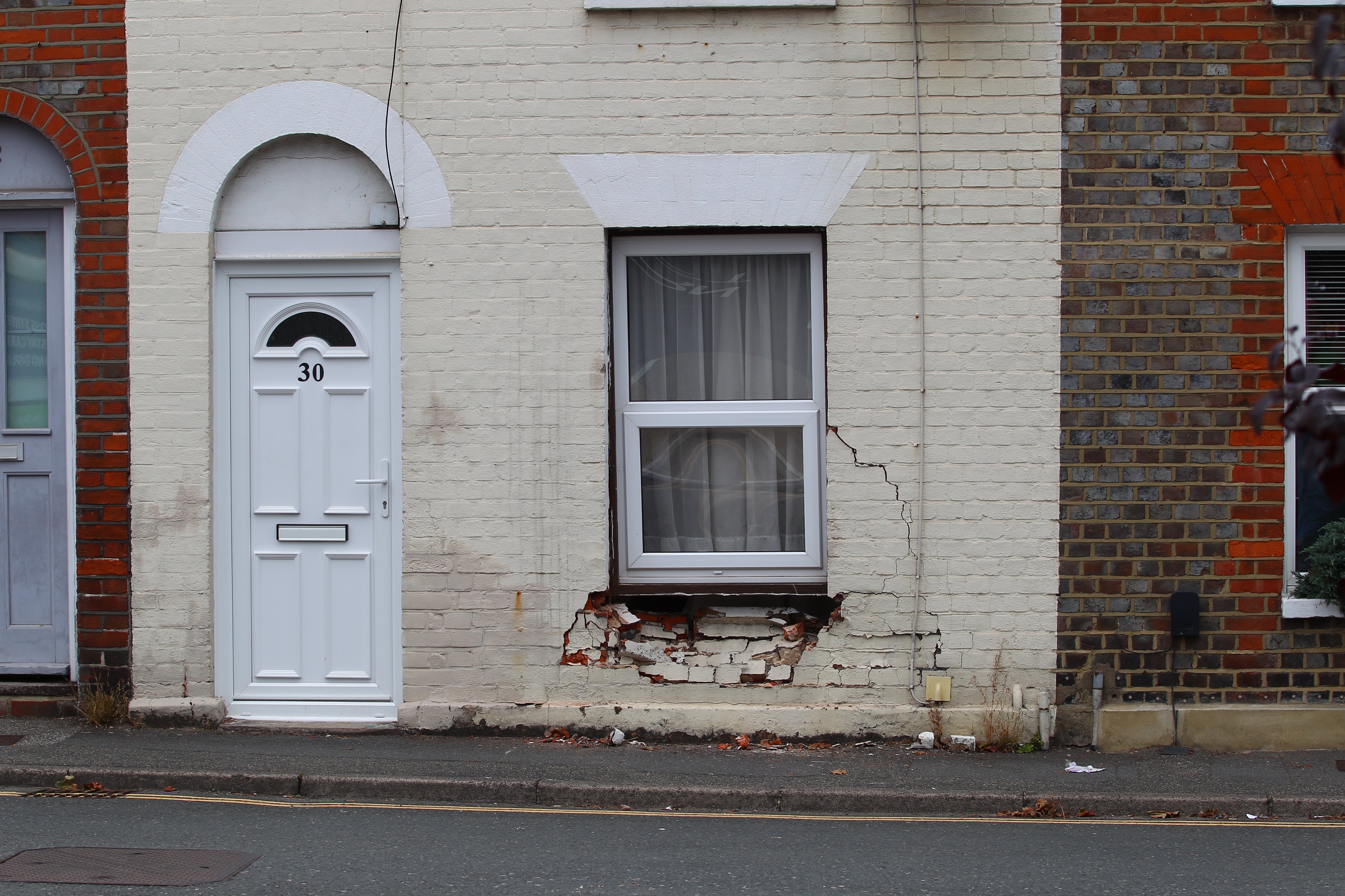 DRAMATIC SCENES AS VEHICLE SMASHES THROUGH FRONT OF HOUSE IN COWES