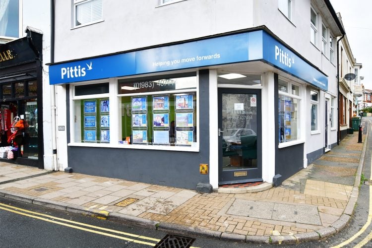 PITTIS SET TO CLOSE 3 ISLE OF WIGHT HIGH STREET BRANCHES UNDER NEW MODEL