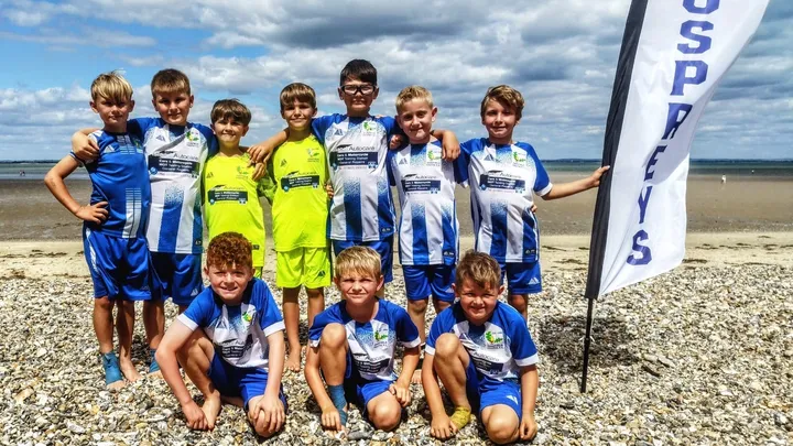 OAKFIELD OSPREYS SWAP FOOTBALL BOOTS FOR LITTER PICKERS IN RYDE