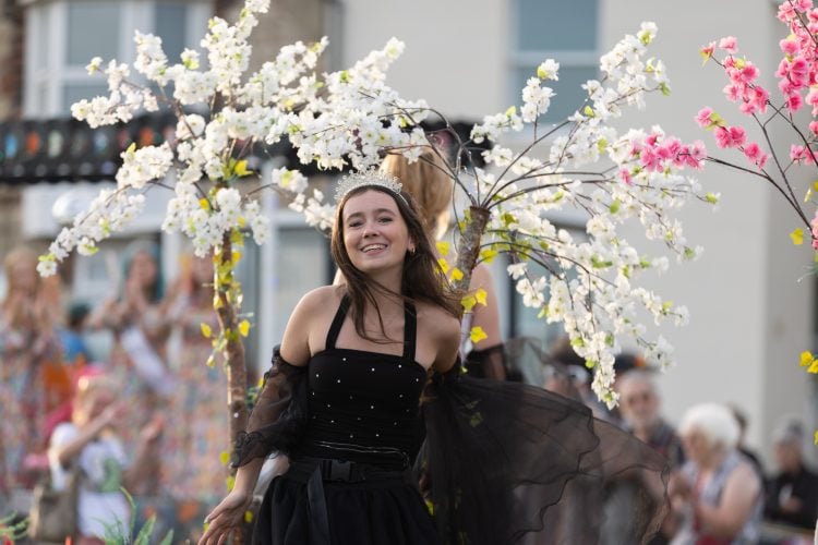 COLOUR AND CARNIVAL SPIRIT FILL ST HELENS FOR BANK HOLIDAY TRADITION